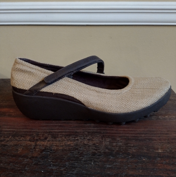 Tsubo Tan Linen Cori Mary Jane Wedges Size 10.5 - Picture 6 of 13